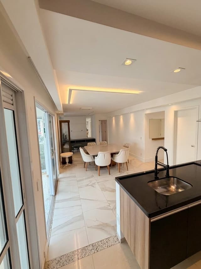 Apartamento com 2 suítes e varanda gourmet na Vila Andrade
